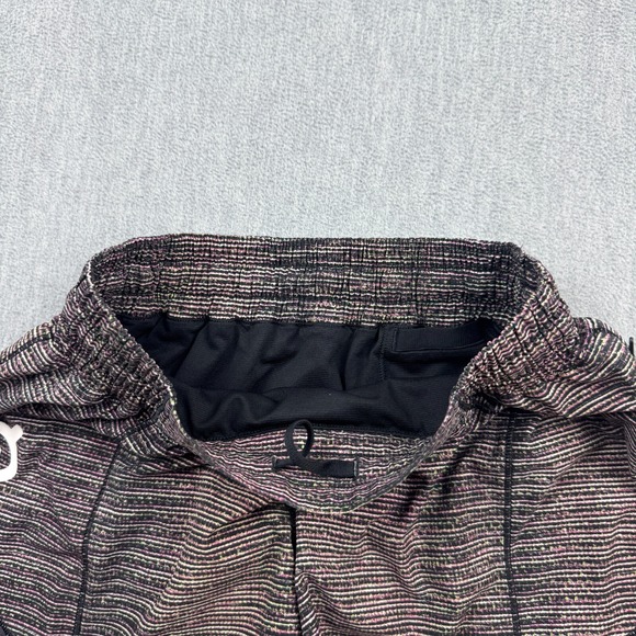 Lululemon Shorts Womens 4 Pink Stripe Lined Hotty Hot Short Ii Stretch Yoga‎ Gym - Picture 4 of 12